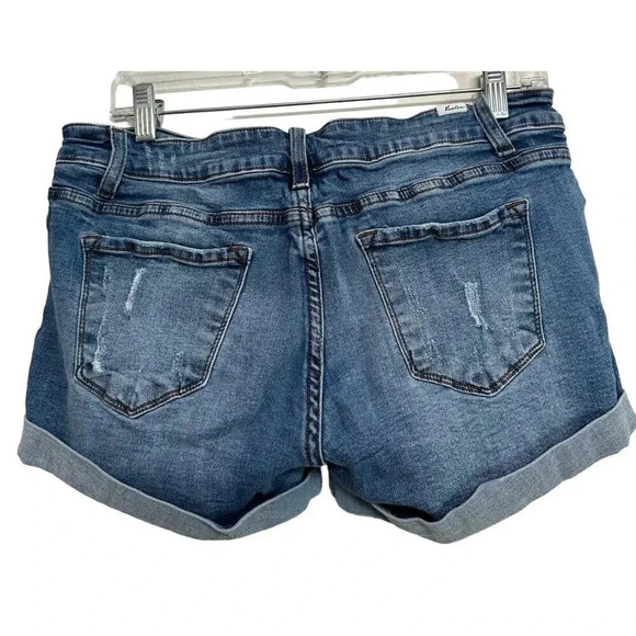Kancan mid-rise distressed cuffed shorts. Size 11 - Picture 2 of 4
